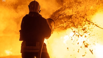 Os bombeiros extinguiram o fogo