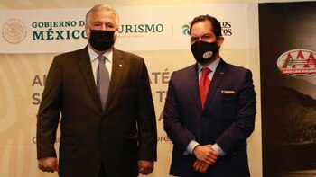 Dorian Roldán, director general de la Triple A, y Miguel Torruco, secretario de Turismo (Foto: Cortesía/ Triple A)