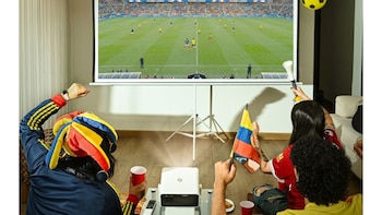 Cómo ver el Mundial 2026 en proyector: 5 consejos para armar un estadio en casa