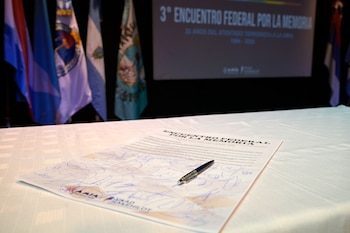 El acta firmada por los intendentes en AMIA