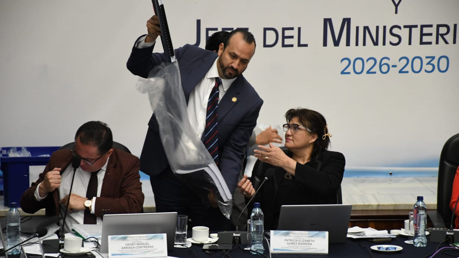 La Comisión de Postulación inició la revisión de expedientes de aspirantes a fiscal general de Guatemala tras la resolución de la Corte de Constitucionalidad. (fotografía: Diario de Centroamérica)