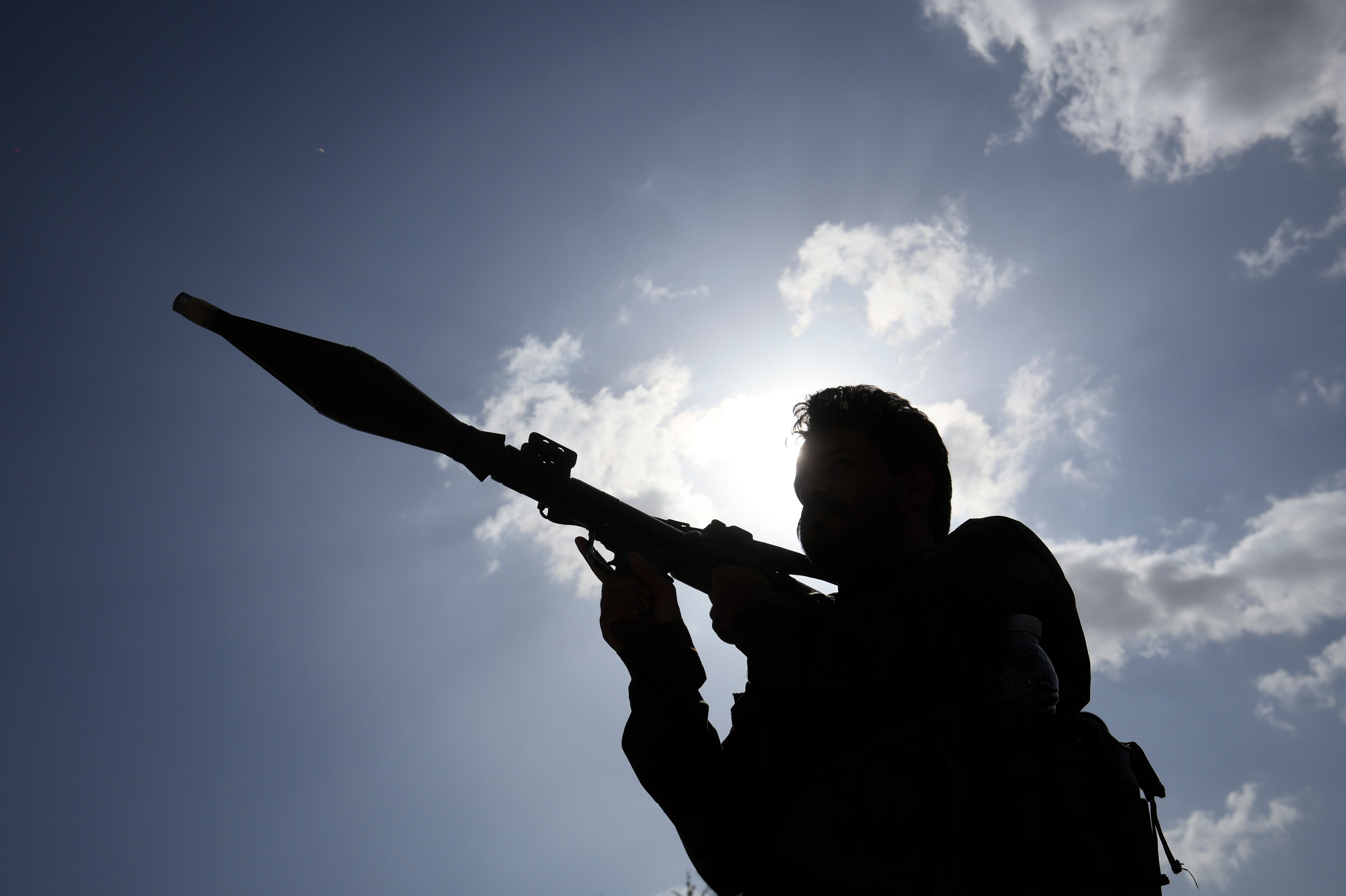 Un soldado hutí en Yemen. EFE/EPA/YAHYA ARHAB