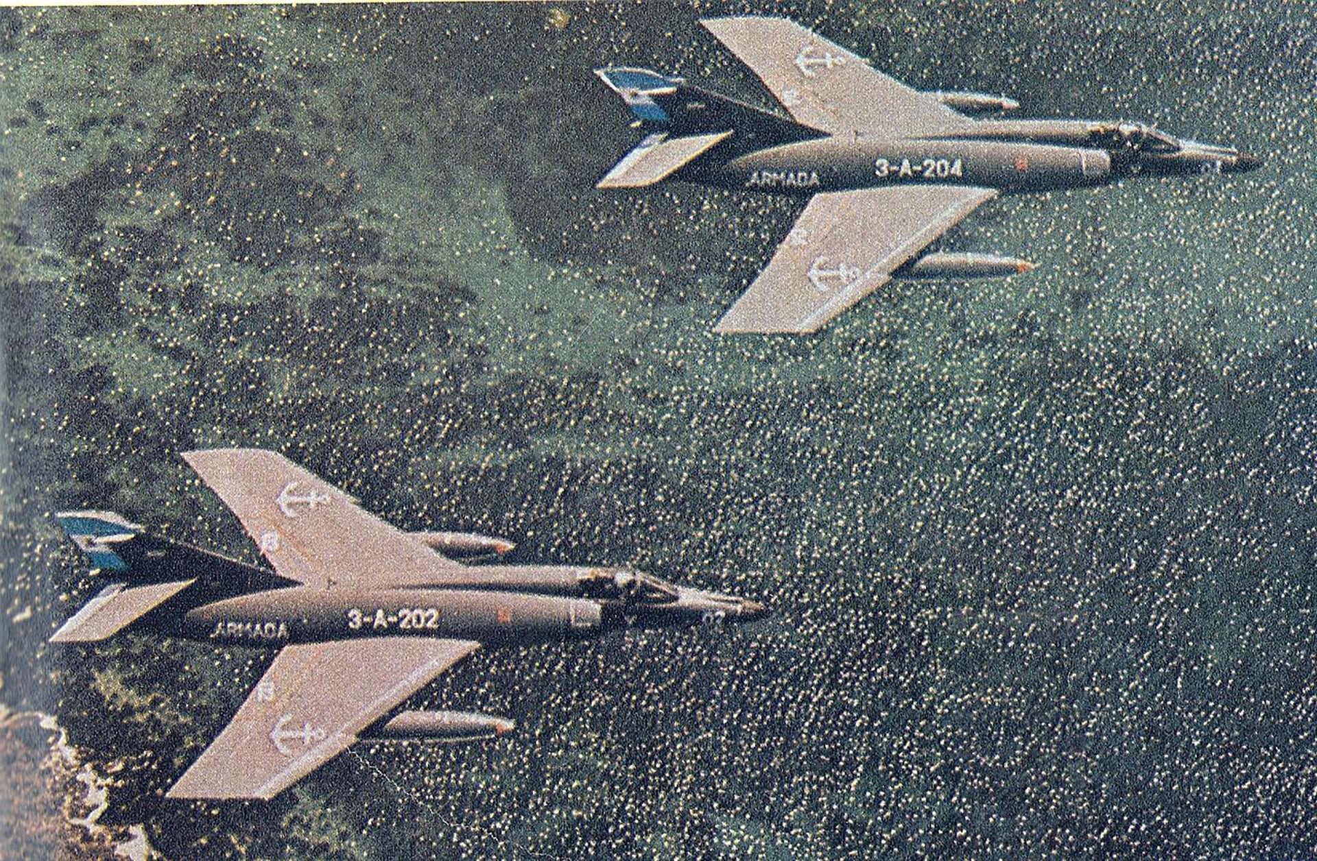 Los Super Etendard en la guerra de Malvinas. Cada uno llevaba un Exocet bajo el ala derecha