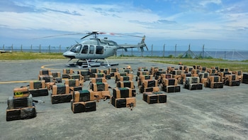 Las FFAA Ecuador presentando las