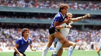 Terry Butcher lucha con Óscar