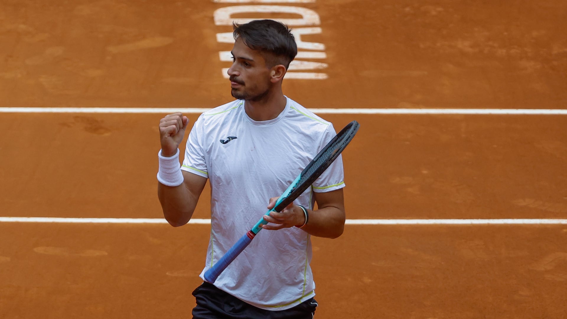 Puño apretado de Navone frente a Holger Rune, uno de los jugadores más peligrosos del circuito (Fuente: Reuters)