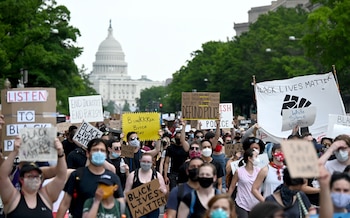 Miles de personas marcharon frente al Capitolio de EEUU en Washington (REUTERS/Erin Scott)