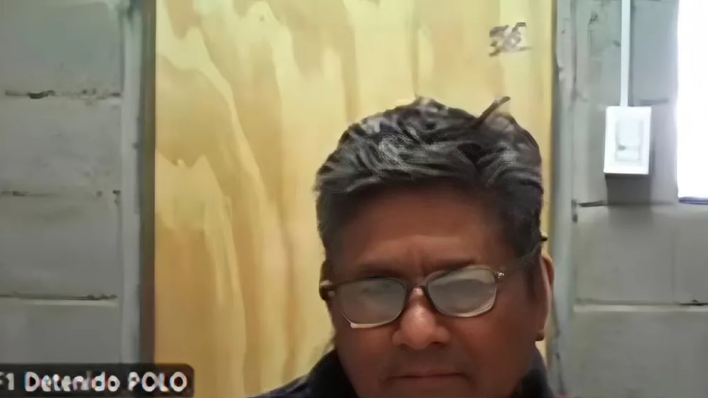 Durante casi una década, la víctima fue sometida a coacción, dependencia afectiva y amenazas, resultando en dos hijos producto de la relación forzada