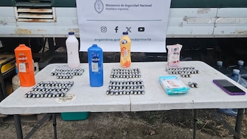 Tucumán: detuvieron a una mujer que intentaba traficar cocaína en envases de shampoo y productos lácteos
