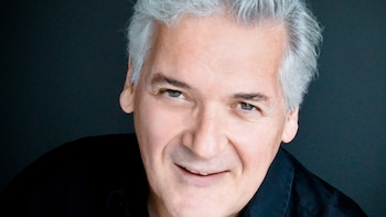 El violinista israelí Pinchas Zukerman presenta en el Colón un programa que fusiona Piazzolla, Ginastera y Bruch