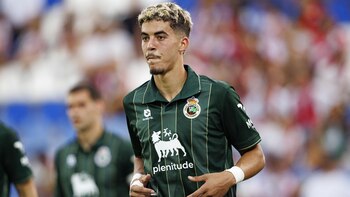 (Crónica) El Alavés encaja su primera derrota ante un Racing liderado por Zabiri