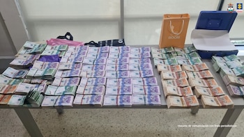 Los operativos simultáneos en Cali y Tumaco permitieron incautar 430 millones de pesos en efectivo, teléfonos móviles y dispositivos de geolocalización - crédito Fiscalía