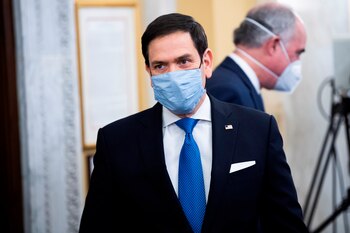 En la imagen, el senador