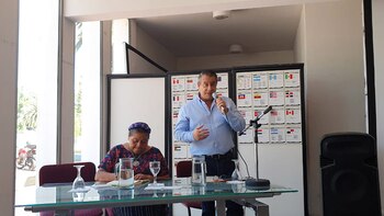 Rigoberta Menchú y Guillermo Whpei