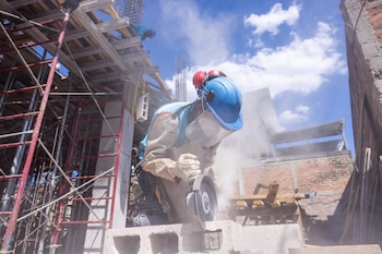 Las utilidades obtenidas por la empresa estatal en proyectos privados se destinarán al financiamiento de obras municipales. (Cortesía: Constructora El Salvador)