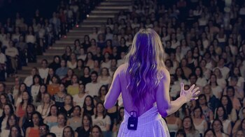 Cecilia brinda conferencias en distintas