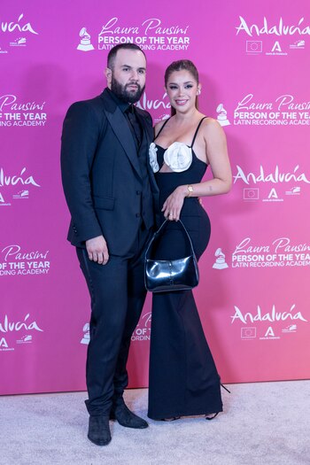 Carín Leon y su pareja