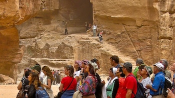 Un grupo de turistas visitando