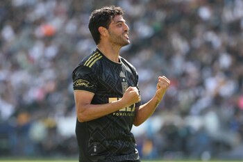 Carlos Vela registra tres goles y tres asistencias en la presente temporada. Credit: Kiyoshi Mio-USA TODAY Sports