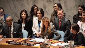 Melania Trump preside una reunión