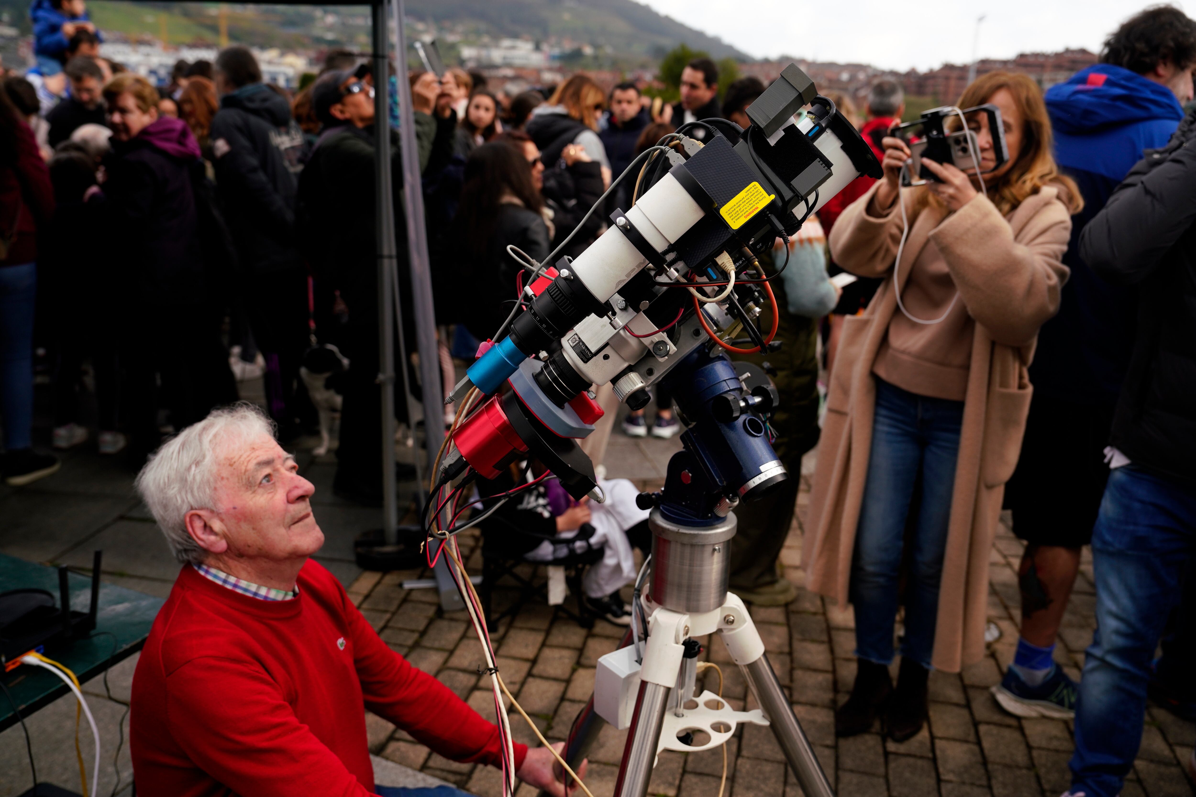 Use telescopio o binoculares si desea ver de forma detallada a Saturno - crédito Paco Paredes