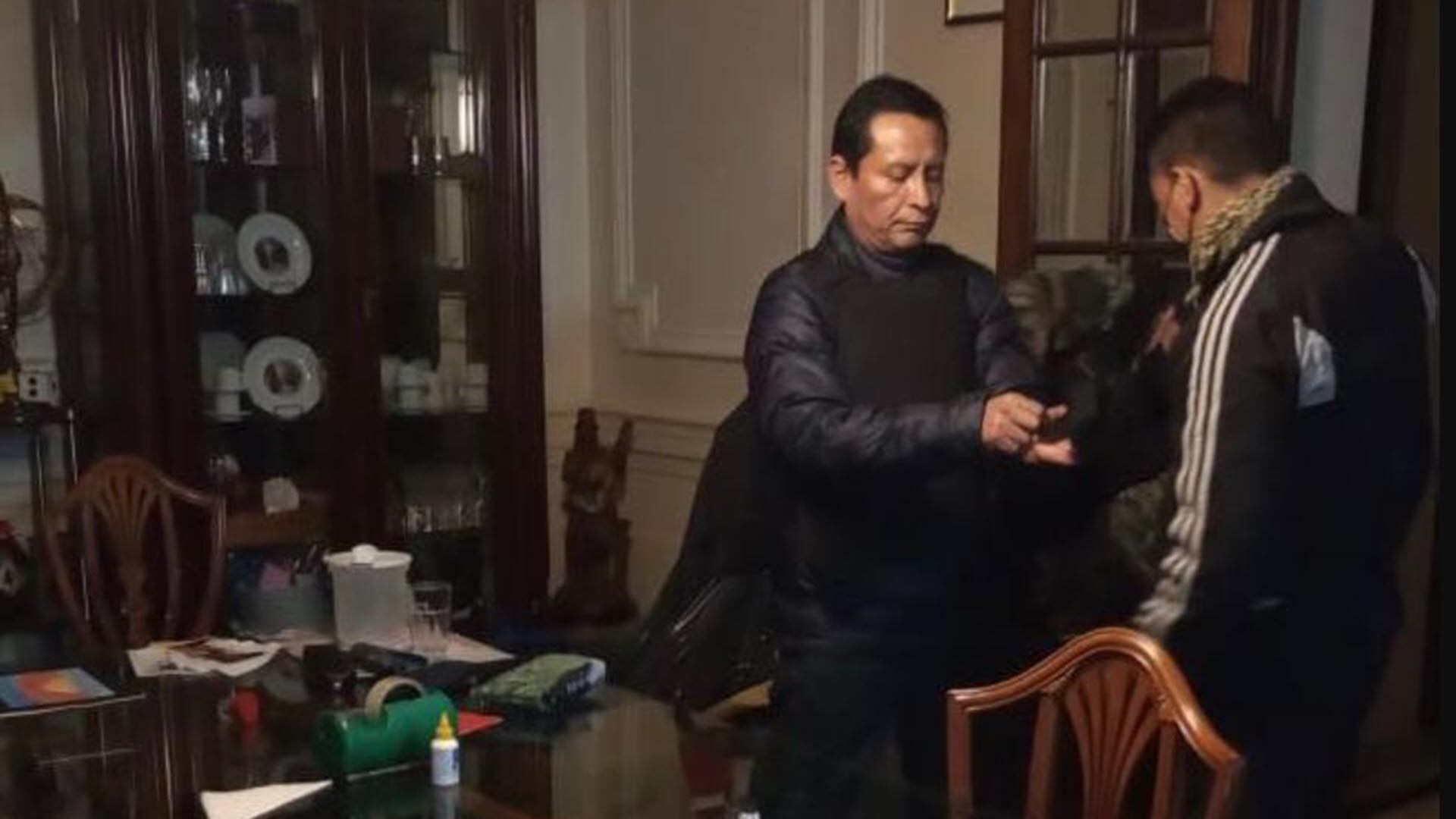 Carlos Atachahua al ser detenido en noviembre de 2020