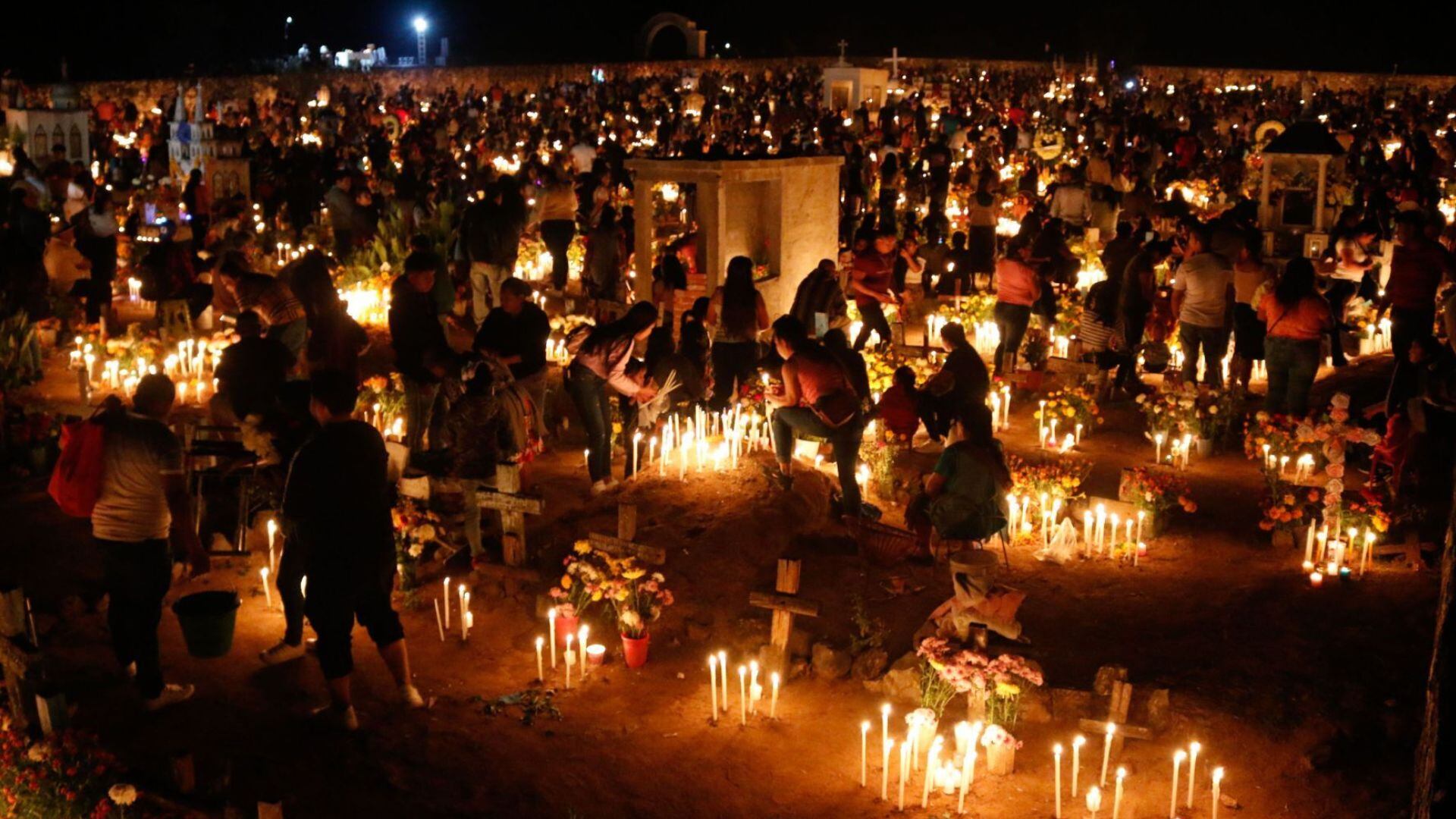 Cuál es la diferencia entre el Día de Todos los Santos y el día de los Fieles Difuntos