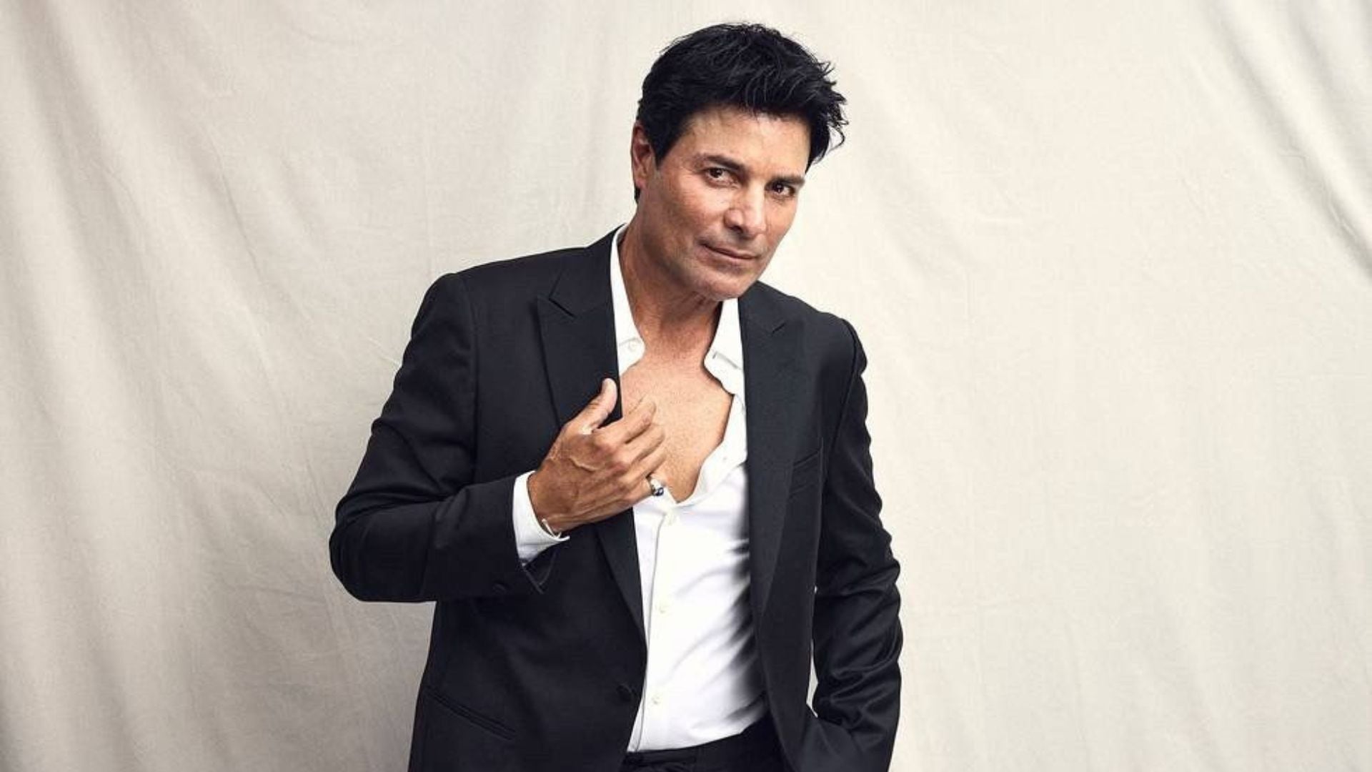 El cantante puertorriqueño Chayanne posa para una fotografía promocional de su gira