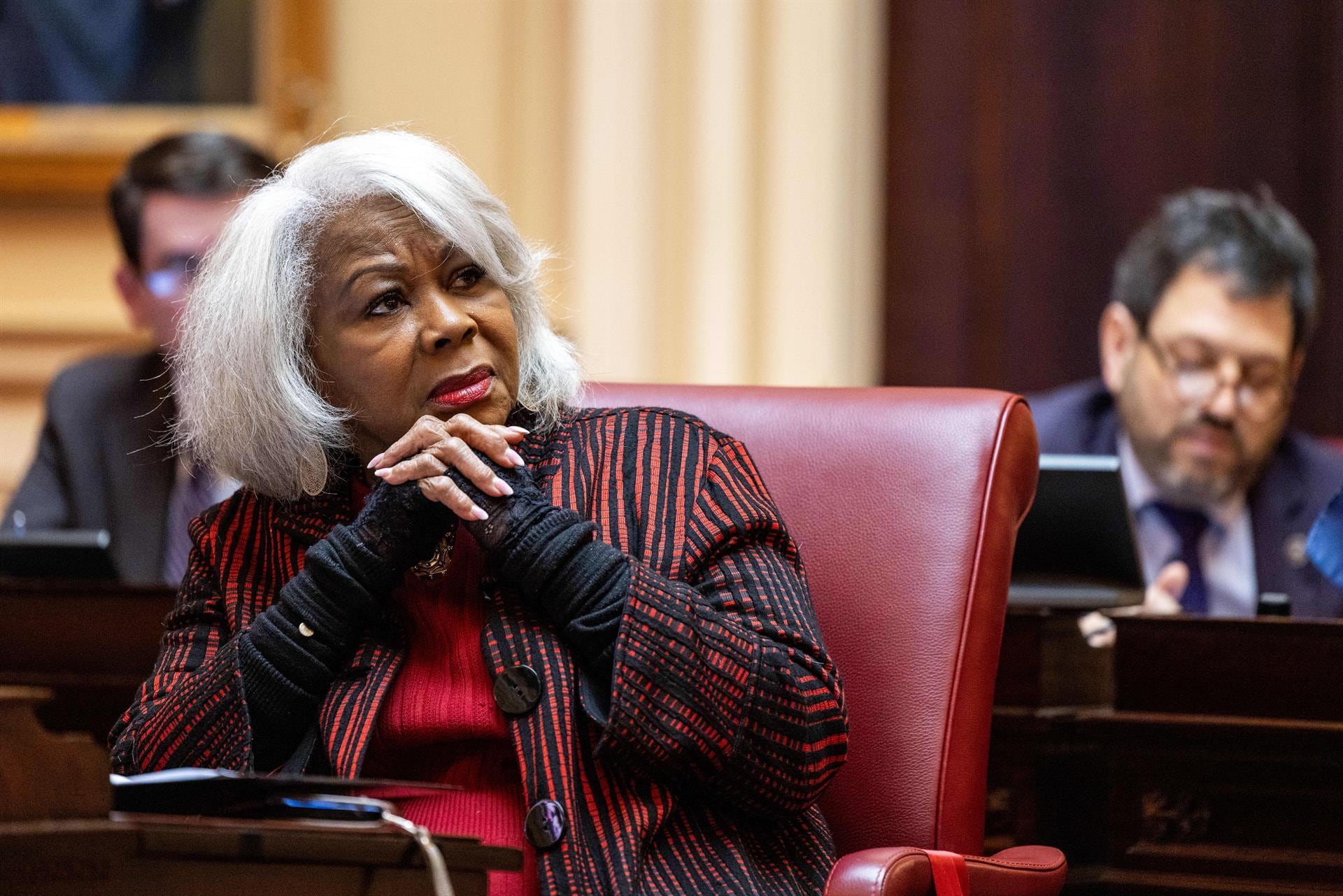 Un gran jurado de Virginia acusa a una senadora estatal demócrata de 82 años de distribución ilícita de marihuana