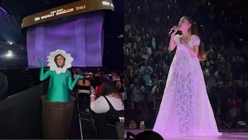 Ariana Grande canta en el escenario con un vestido blanco, mientras Giacomo Benavides, disfrazado de flor en una maceta, se sienta en la audiencia