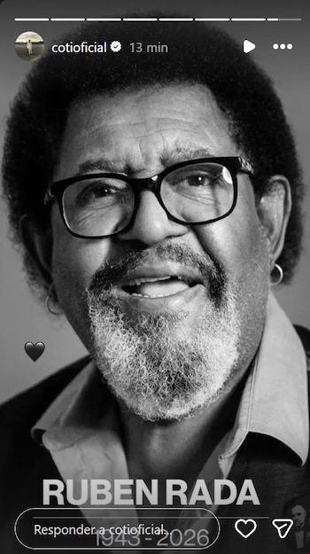 Retrato en blanco y negro de Rubén Rada con anteojos y barba, junto a su nombre impreso en la parte inferior de la imagen