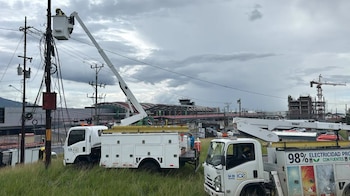Un tráiler engancha la fibra óptica y apaga el internet en el Aeropuerto Juan Santamaría: 45 minutos sin radar y una tarde de filas (Foto cortesía Ministerio de Obras Públicas)