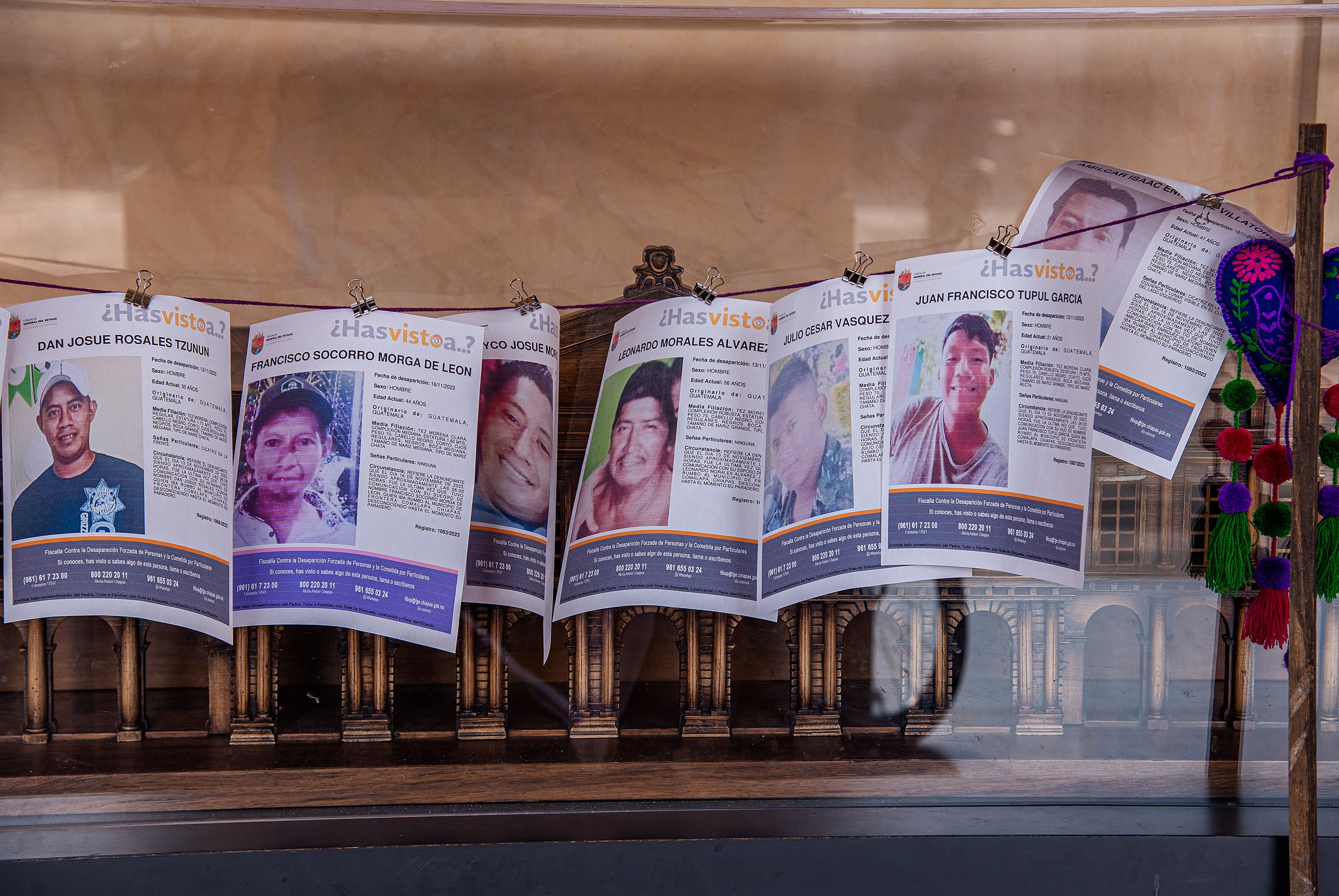 Fotografía que muestra imágenes de personas desaparecidas durante una conferencia de prensa en San Cristobal de las Casas (México). Fotografía de archivo. EFE/Carlos López
