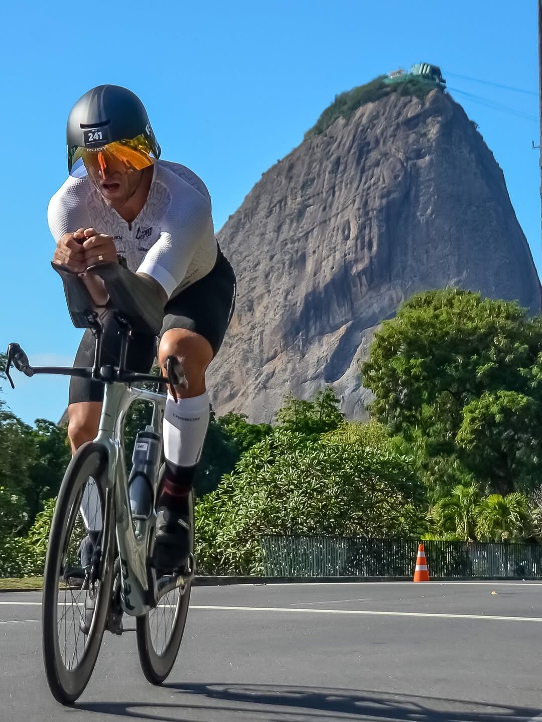 Rafael Moura a bordo de su bicicleta en el Ironman