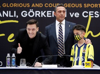 Fenerbahce presenta el fichaje de
