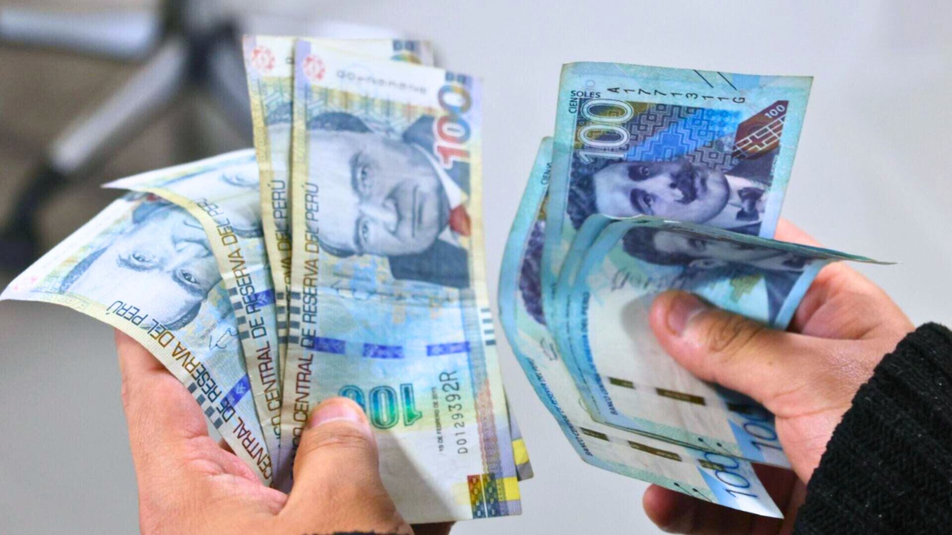 El retiro de AFP se seguirán depositando hasta mayo, al menos. - Crédito Infobae/Paula Elizalde