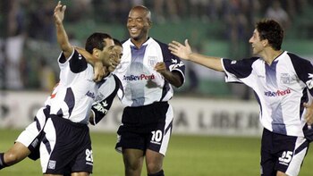 Aldo Olcese celebra un gol
