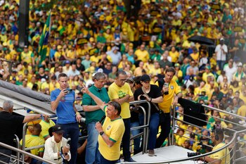 Bolsonaro acusa “persecución política” mientras enfrenta investigaciones judiciales y busca su retorno en 2026 (REUTERS/Carla Carniel/ARCHIVO)