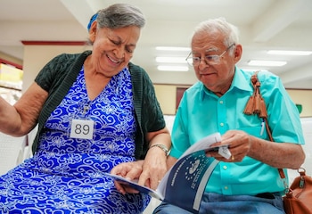 Decenas de familias salvadoreñas reciben títulos de propiedad después de años de incertidumbre, gracias a la gestión del Ministerio de Vivienda. (Foto cortesía Ministerio de Vivienda)