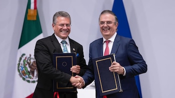 Claudia Sheinbaum firma Acuerdo Global Modernizado entre México y la Unión Europea. (Foto: Presidencia)