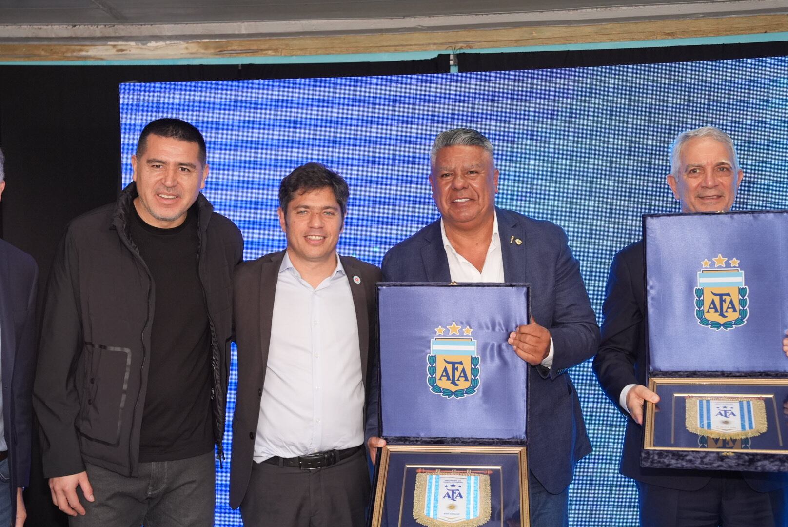 Axel Kicillof, Chiqui Tapia, Juan Román Riquelme y Julio Alak