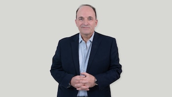 Juan José Iglesias es director