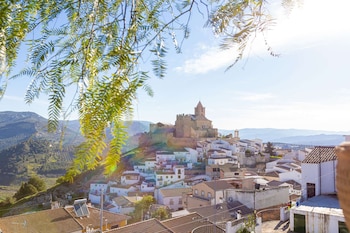 Vistas al castillo de Iznájar, Córdoba (Turismo de la Subbetica)