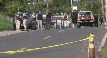 Las autoridades, entre la Policía