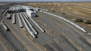 Renfe analiza recurrir la resolución de CNMC y avisa de que su capacidad industrial no es "ilimitada"
