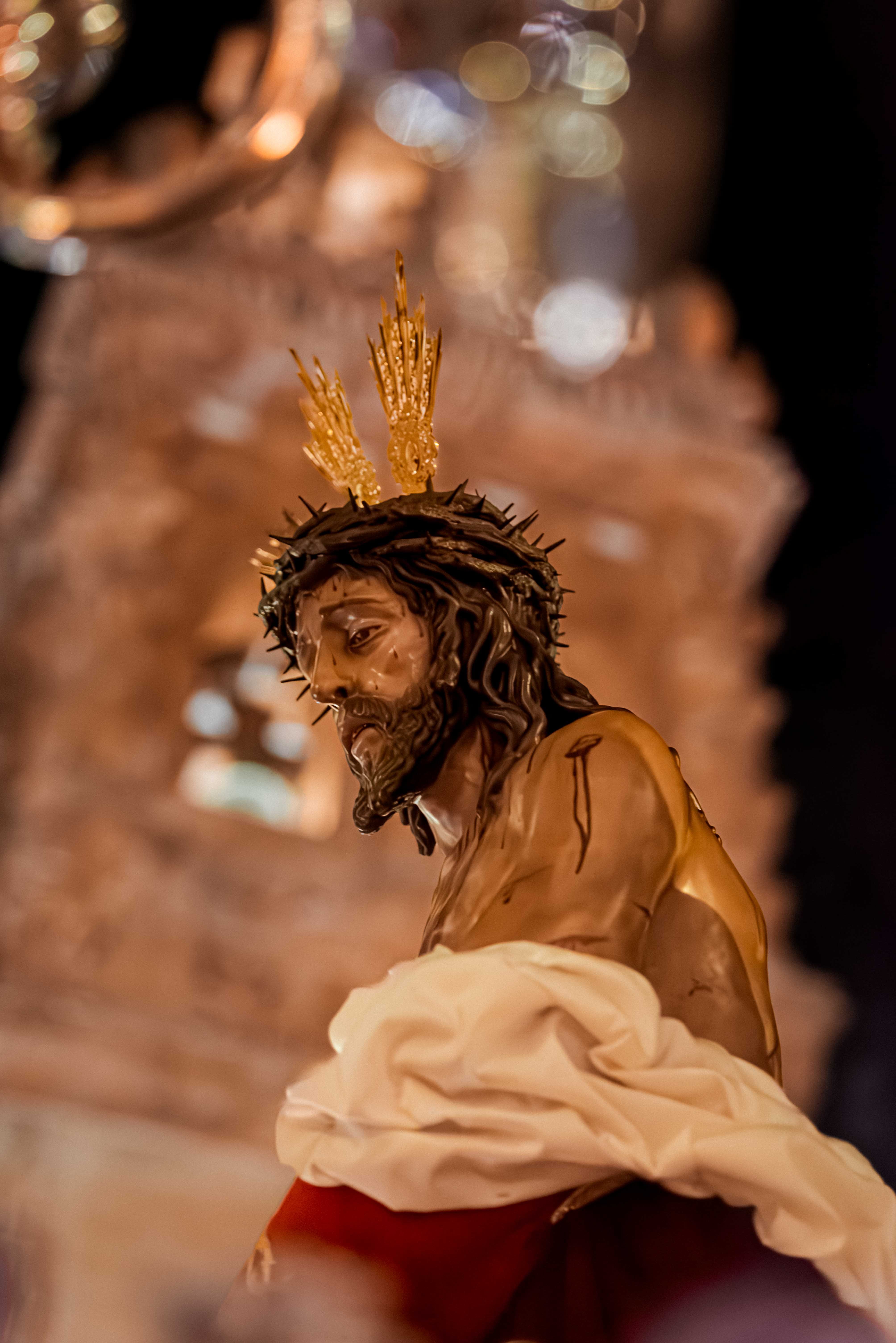 Las ocho cofradías y hermandades de la ciudad involucran a la mayoría de sus 9.000 habitantes en una celebración de fe y tradición centenaria (AJC)