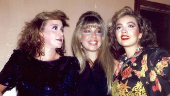 De iquierda a derecha, Laura