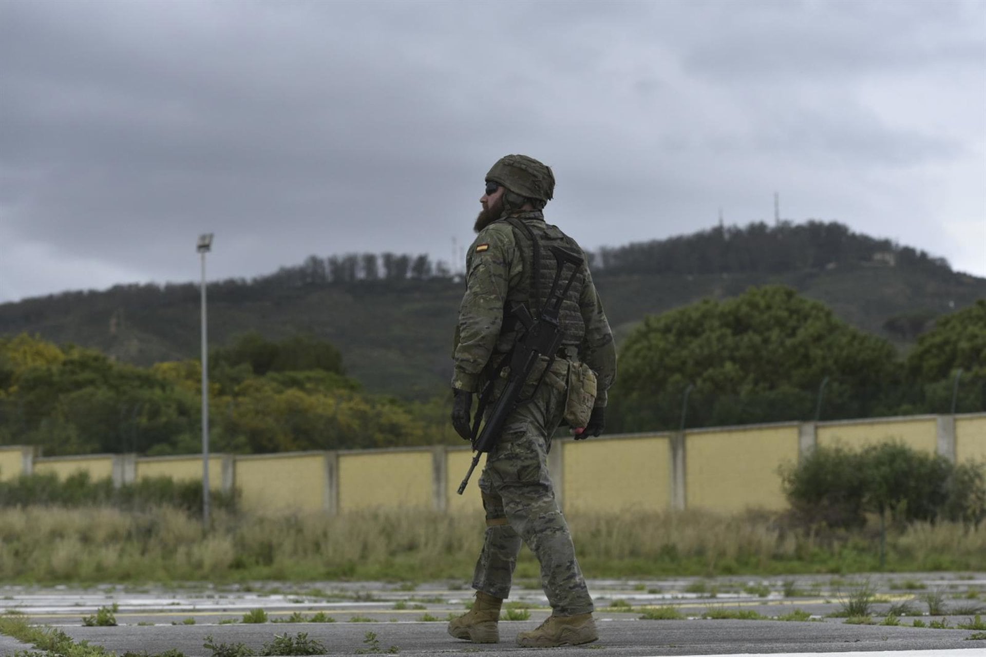 Un militar durante un ejercicio. (Antonio Sempere/Europa Press)