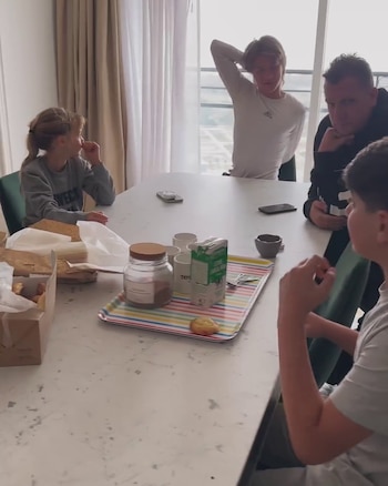 Maxi López con sus hijos