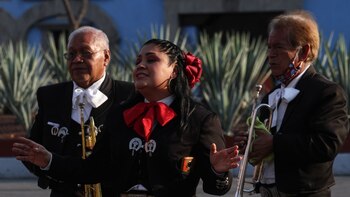 Los mariachis resisten a la